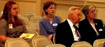 photo4low.jpg (31984 bytes)