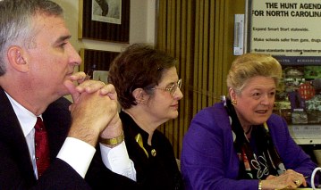 photo2low.jpg (25977 bytes)