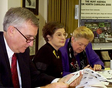 photo5low.jpg (35825 bytes)